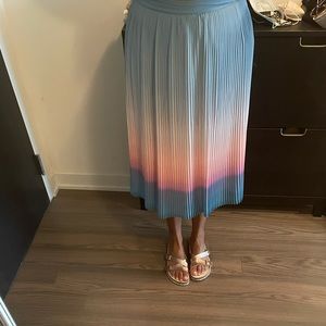 Beautiful Halston pleated skirt. Like new!